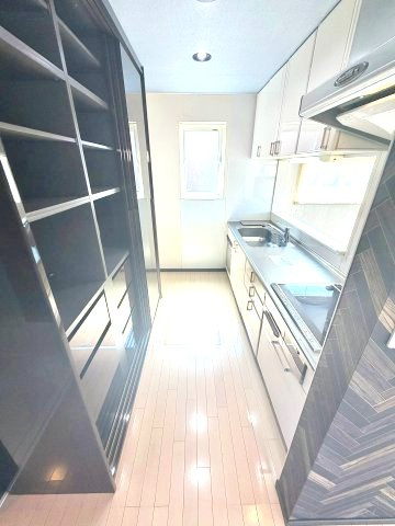 東苗穂12条4丁目のキッチン|収納が多く、キッチンを広々と使えます♪