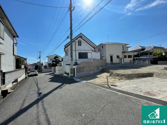 神戸市垂水区桃山台　新築一戸建ての前面道路含む現地写真|周辺は落ち着いた街並みの住宅地！子育てがしやすい住環境です！まだ未完成ですが、現地でしかわからない事もございます。是非一度ご覧ください。