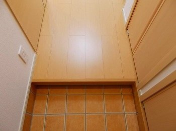 プラシード三宅の玄関