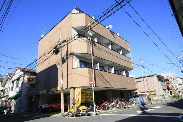 横浜市南区東蒔田町の賃貸マンションの外観