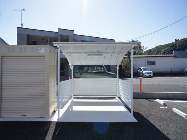 【その他共用部分】 | リッチ・モンド | 屋根付きの駐輪場があります♪