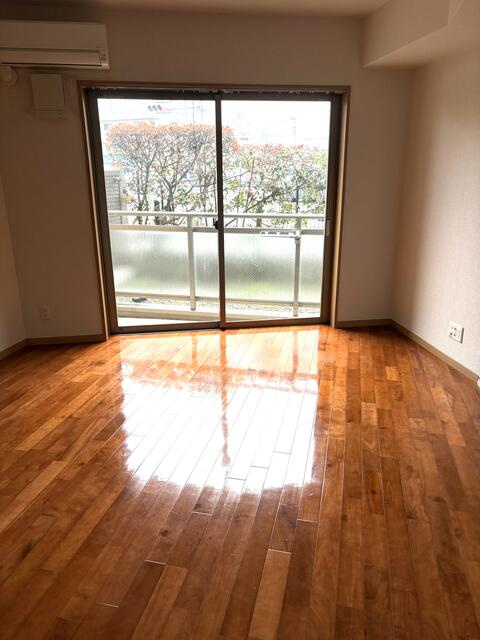稲城市矢野口の賃貸マンションの居間・リビング