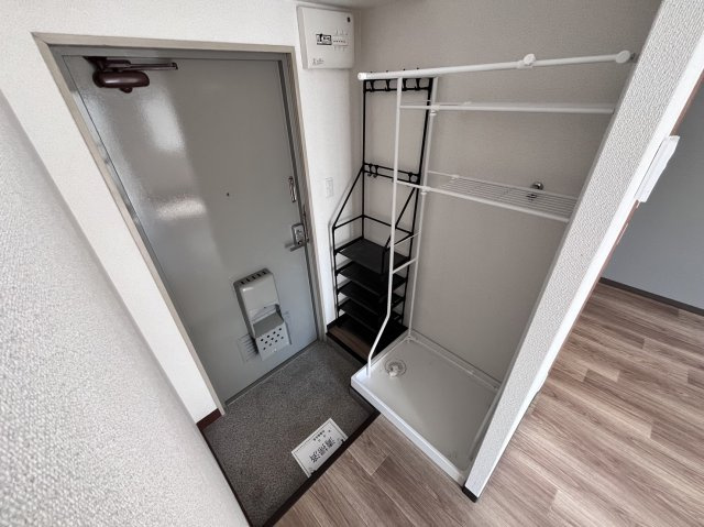 六番館の玄関