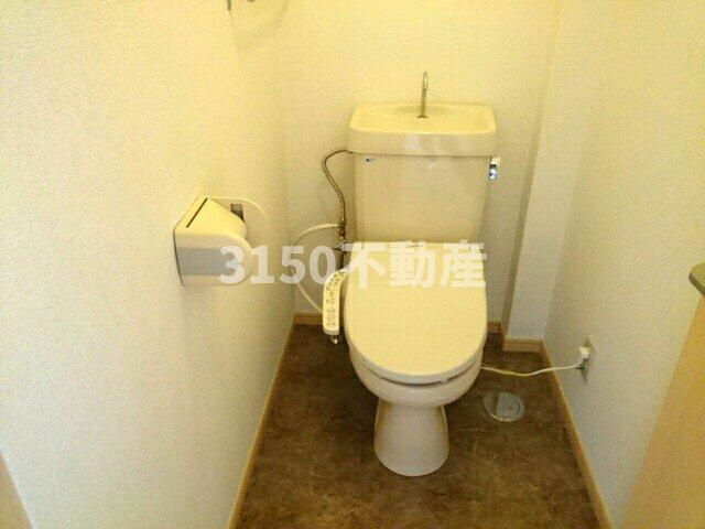 アンティエールのトイレ|落ち着いた色調のトイレです