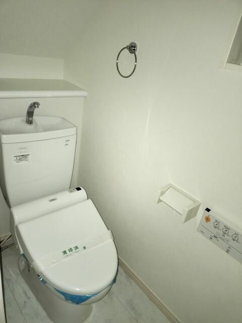 平１丁目貸戸建のトイレ