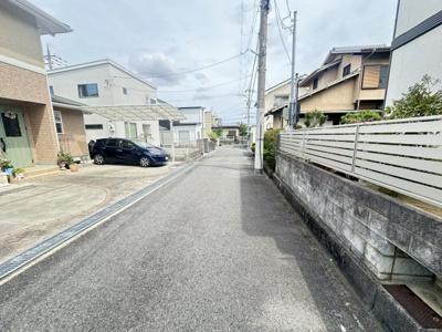 【前面道路含む現地写真】 | 和泉市鶴山台4丁目戸建 | 南東側前面道路
