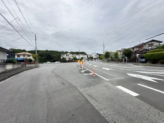 【前面道路含む現地写真】 | 和泉市鶴山台4丁目戸建 | 北西側前面道路