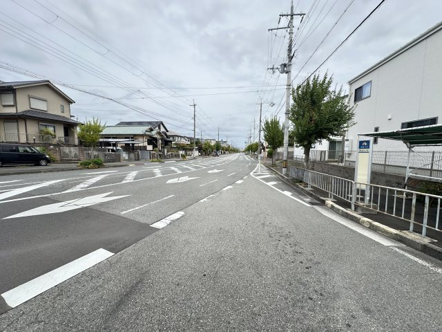 【前面道路含む現地写真】 | 和泉市鶴山台4丁目戸建 | 北西側前面道路