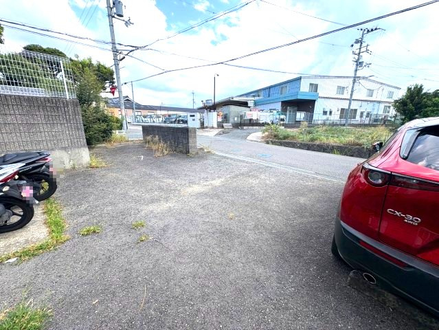 レオパレス滝谷の駐車場