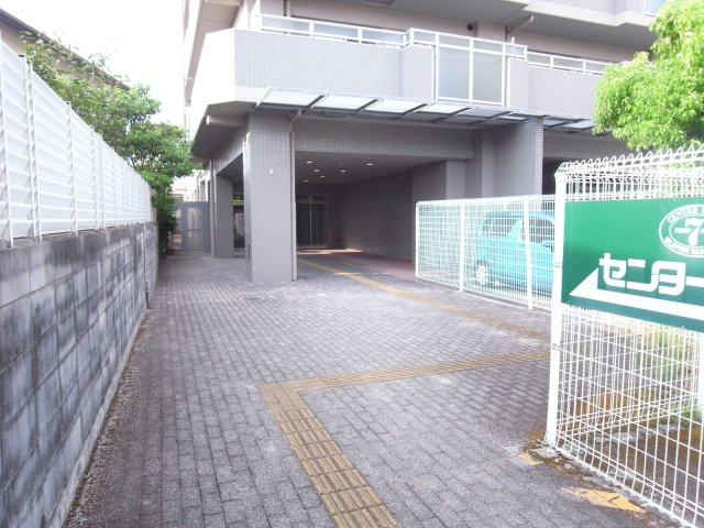 尼崎市南塚口町７丁目の店舗一部