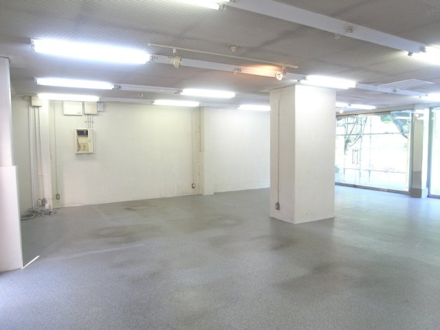 高槻市南平台１丁目の店舗事務所