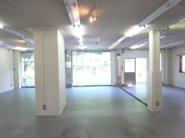 高槻市南平台１丁目の店舗事務所