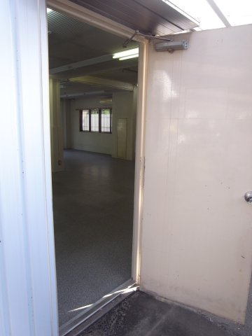 高槻市南平台１丁目の店舗事務所