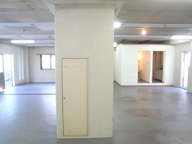 高槻市南平台１丁目の店舗事務所