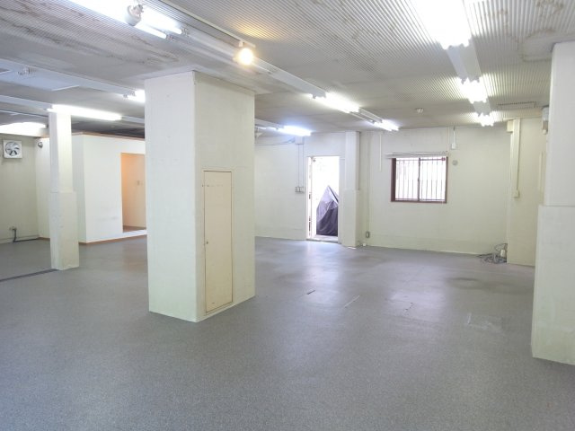 高槻市南平台１丁目の店舗事務所