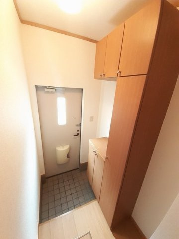 ラフィーネ上矢田の玄関|明るい玄関です
