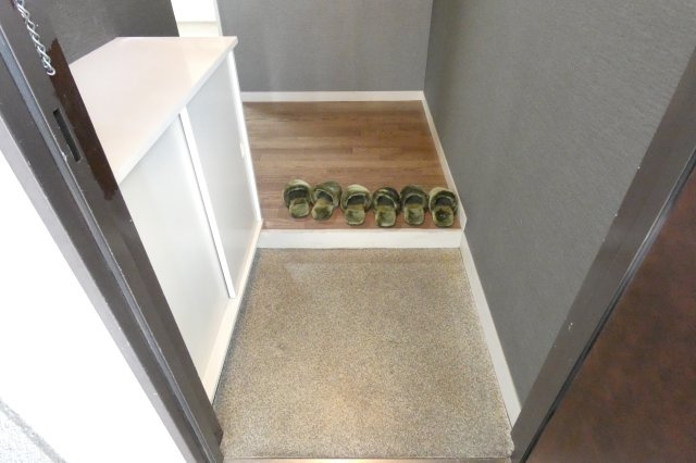 吹田市山田西４丁目の賃貸マンションの玄関