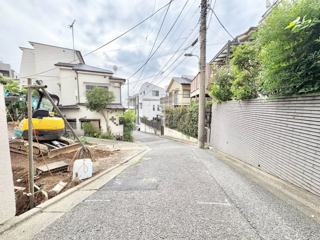 大田区上池台5丁目　新築戸建の前面道路含む現地写真|2026.08.30撮影

現地ご見学希望・資料請求などお気軽にお問い合わせ下さい！
03-5990-5201