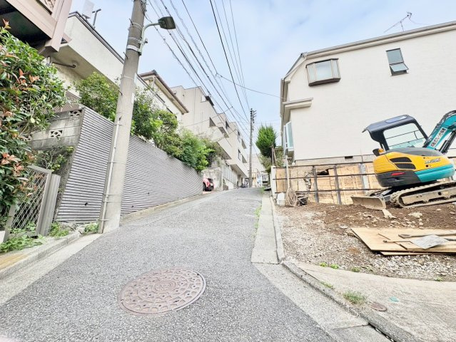 大田区上池台5丁目　新築戸建の前面道路含む現地写真|2026.08.30撮影

現地ご見学希望・資料請求などお気軽にお問い合わせ下さい！
03-5990-5201