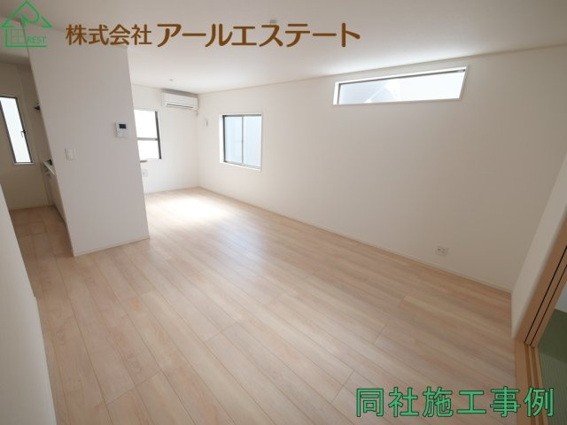 加古川市西神吉町岸 第5　　JR「宝殿駅」徒歩17分の居間・リビング|同社施工事例