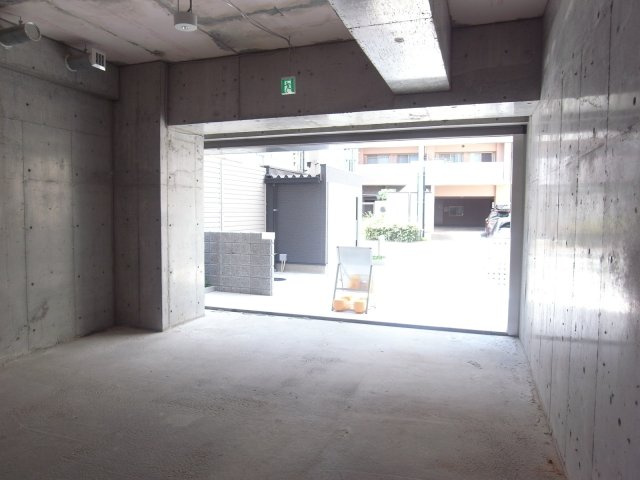 豊中市服部西町１丁目の店舗一部