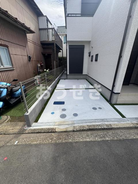 Ｓｕｍａｉ－ｔｏ横浜市磯子区岡村０１の駐車場