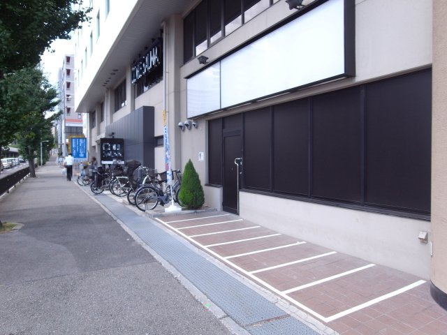 緑地公園ビル