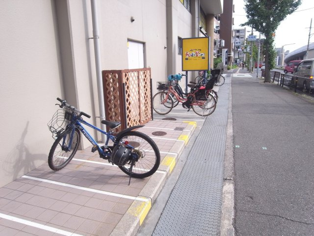 緑地公園ビル