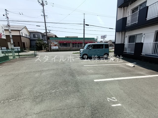 ハイツ東小浜の駐車場