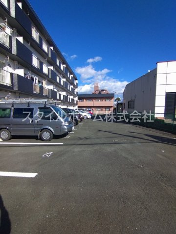 ハイツ東小浜の駐車場