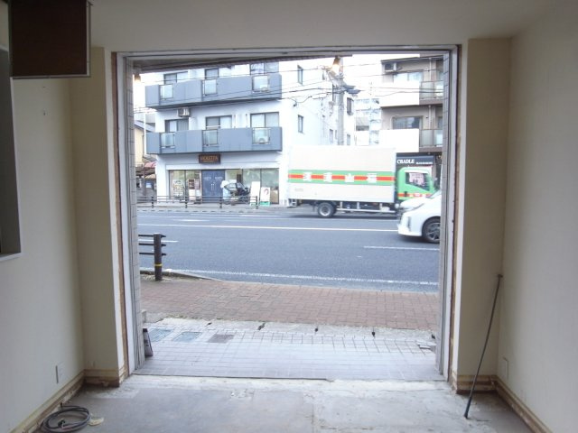 尼崎市南塚口町１丁目の店舗事務所