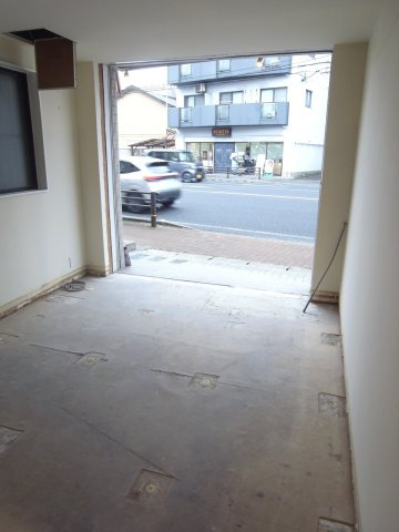 尼崎市南塚口町１丁目の店舗事務所