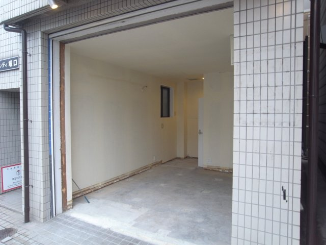 尼崎市南塚口町１丁目の店舗事務所
