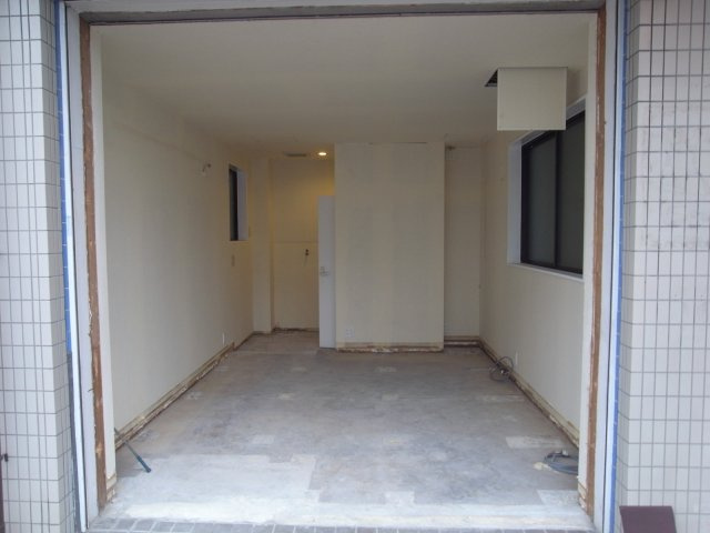 尼崎市南塚口町１丁目の店舗事務所