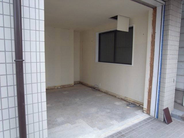 尼崎市南塚口町１丁目の店舗事務所