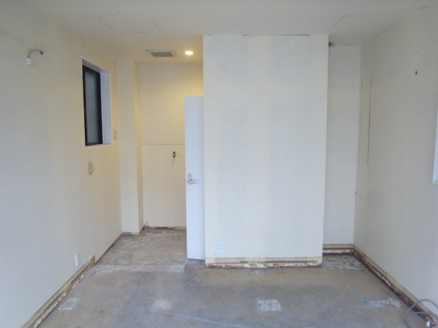 尼崎市南塚口町１丁目の店舗事務所