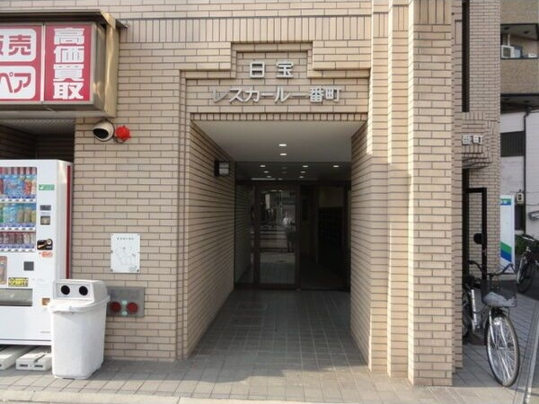 レスカール一番町のエントランス