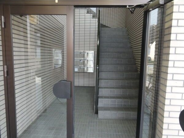 レスカール一番町のエントランス