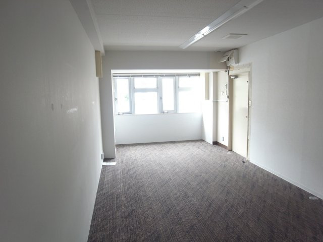 宝塚市山本丸橋２丁目の事務所