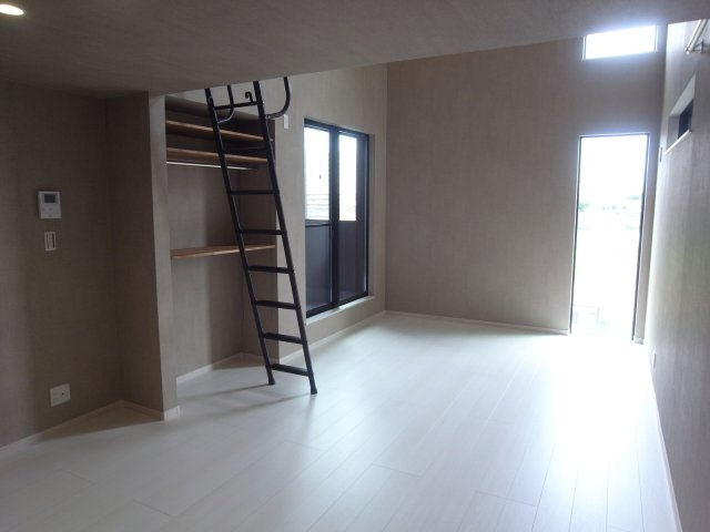 宝塚市美幸町の倉庫