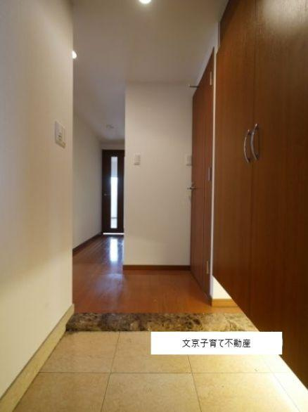 レジディア新御茶ノ水の玄関