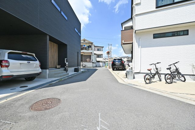 ハートフルタウン鳥飼野々3丁目建築条件無し売土地の前面道路含む現地写真|前面道路幅員約4.7ｍ