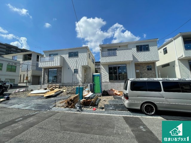 宝塚市中山五月台　第3期　新築一戸建ての外観|周辺は落ち着いた街並みの住宅地！子育てがしやすい住環境です！まだ未完成ですが、現地でしかわからない事もございます。是非一度ご覧ください。