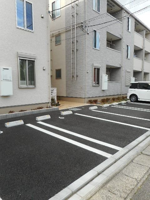 ニューサンモール・アゼリアＢの駐車場