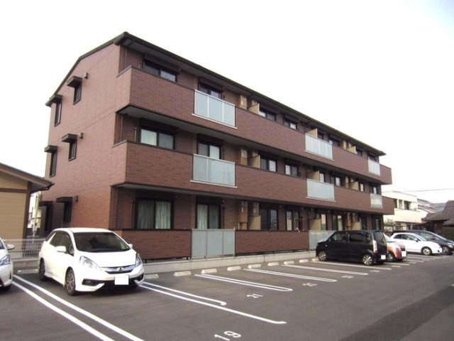 ルナージュ A棟の外観