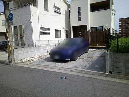 海田町南幸町中古戸建の前面道路含む現地写真