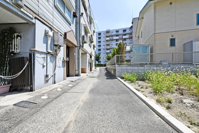 ハートフルタウン鳥飼野々3丁目建築条件無し売土地の前面道路含む現地写真|前面道路幅員約4.7ｍ