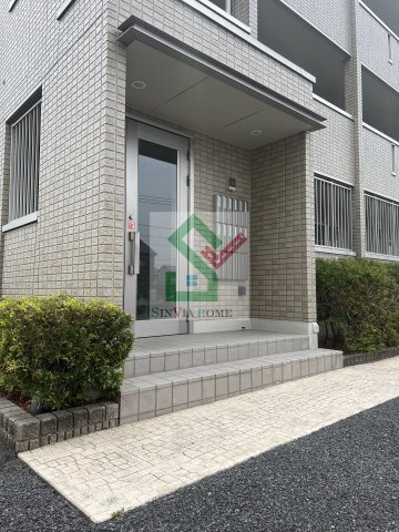 バラディー伏見のエントランス