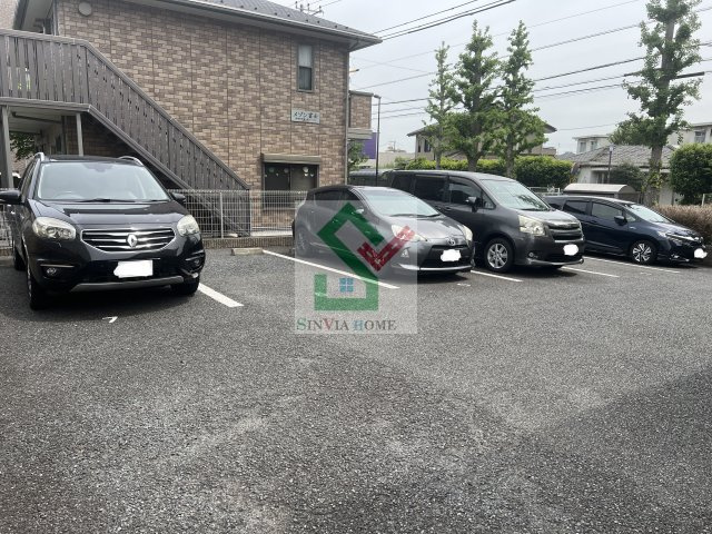 バラディー伏見の駐車場