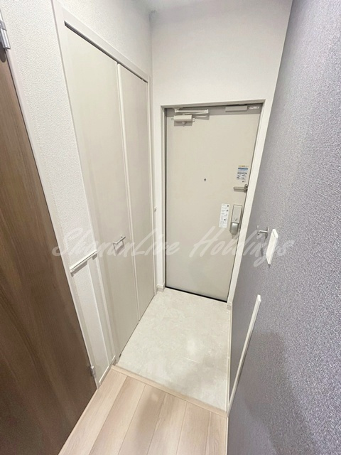 茅ヶ崎市松林１丁目のアパートの玄関